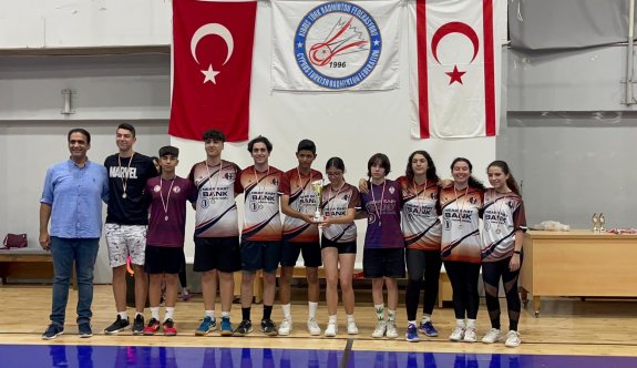 Badminton Carlton Gençler Ligi'nde şampiyon YDÜ