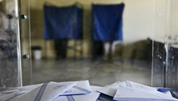 Yunanistanda referandum için oy verme işlemi başladı
