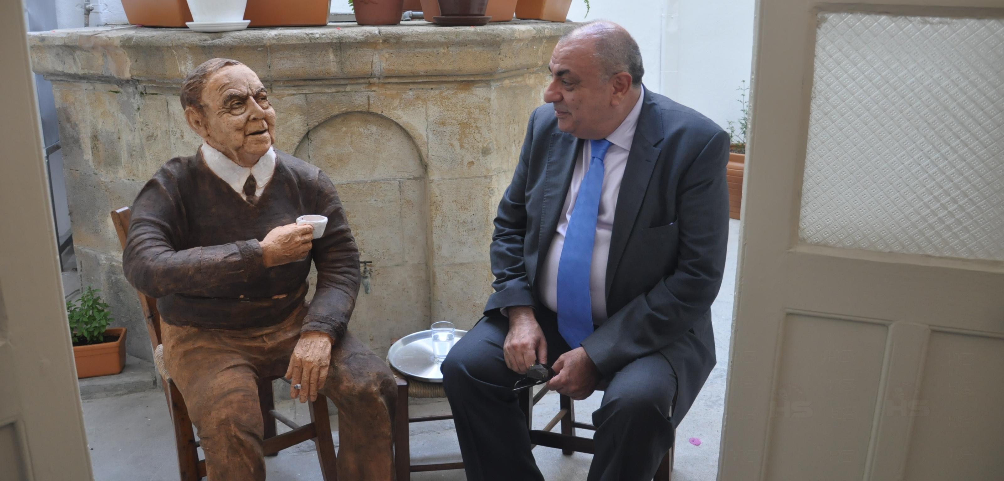 Türkeş, Dr. Küçük Müzesi'ne hayran kaldı