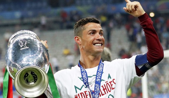 Yılın En İyi Futbolcusu Ronaldo