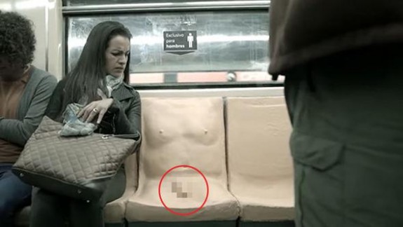 Meksika'da metroya 'penisli koltuk' konması tepki çekti