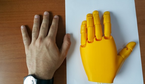 3 boyutlu yazıcı ile robotik el üretildi