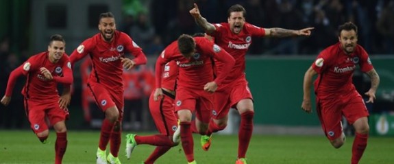 Almanya Kupası'nda ilk finalist Eintracht Frankfurt