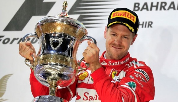 Bahreyn'de Vettel güldü