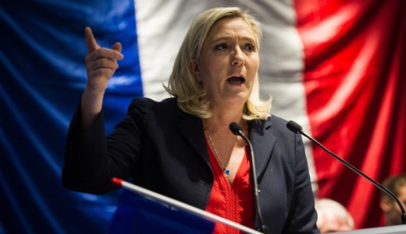 Le Pen'den istifa kararı