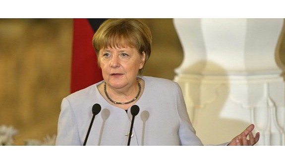 Merkel'den çifte vatandaşlığa destek