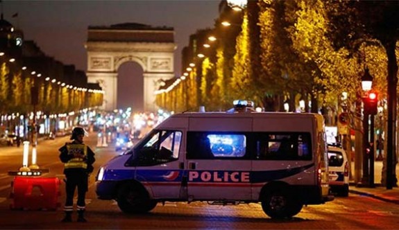 Paris'te silahlı saldırı! 1 Polis öldü