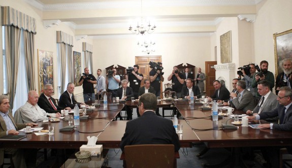 Rum Ulusal Konseyi'nden gergin toplantı