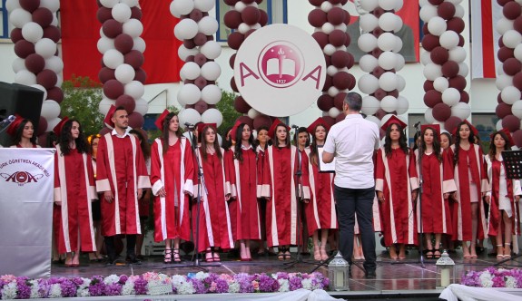 Atatürk Öğretmen Akademesi yeni mezunlar verdi
