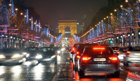 Fransa'da dizel ve benzinli motorlu araçlar 2040 yılına kadar kalkıyor