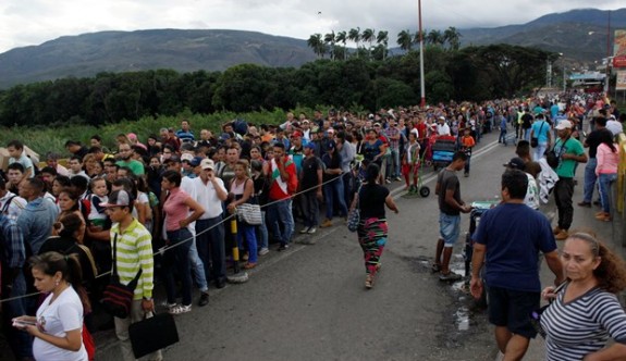 Venezüellalılar ülkeden kaçıyor