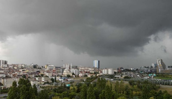 İstanbul'da Fırtına ve Yağmur Alarmı