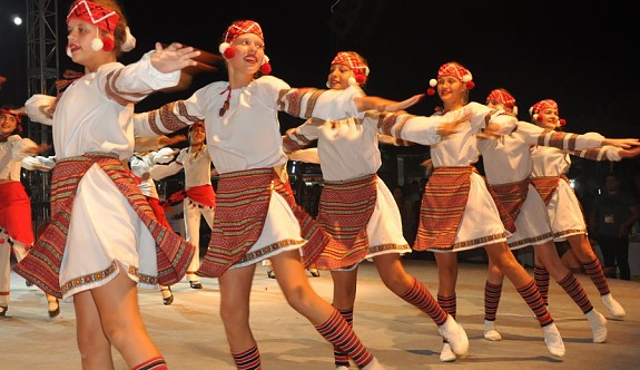 Yeniboğaziçi Pulya Festivali’nde renkli gece