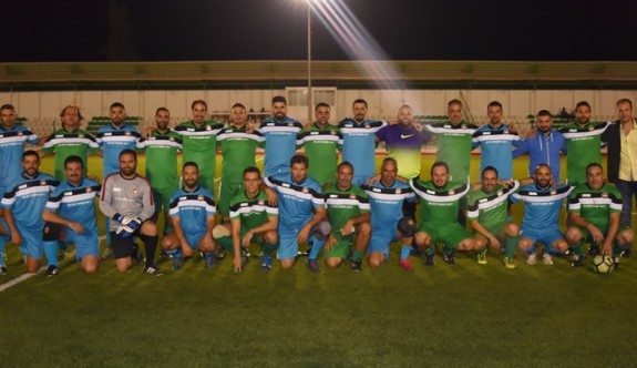 Kıbrıslı Türk Ve Rum Öğretmenler Futbol Maçı Yaptı