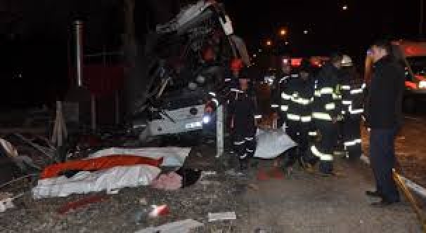 Eskişehir'de tur otobüsü kaza yaptı: 11 ölü