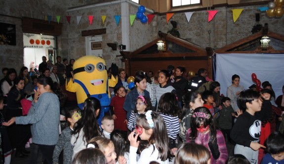 Girne Belediyesi çocukları eğlendirdi