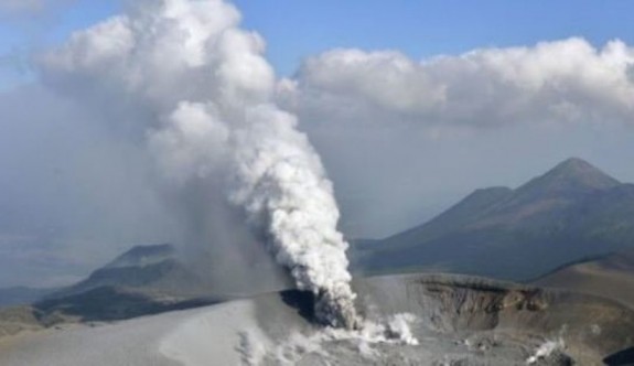 Japonya’da Shinmoe Yanardağı'nda patlama