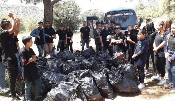 İyilik Gönüllüleri Boğaz Piknik alanını temizledi