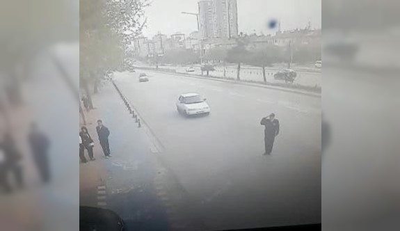 Vali'ye selam veren polise otomobil çarptı