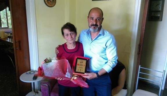 Gökay Ziba, Geçitkale Belediyesi tarafından “Yılın Annesi’’ seçildi