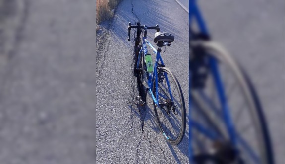 Bisiklet, asfalta çakıldı
