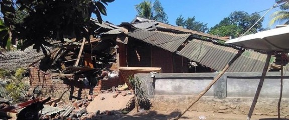 Endonezya'daki depremler yine can aldı