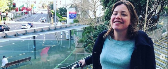 Yeni Zelandalı bakan doğum yapmaya bisikletle gitti