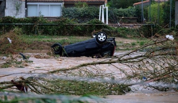 Fransa'da şiddetli yağış: 13 ölü