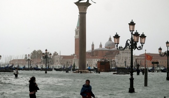 Venedik su altında kaldı