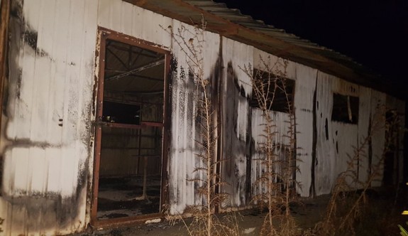 Çatalköy'de işçi evine düşen yıldırım yangına neden oldu