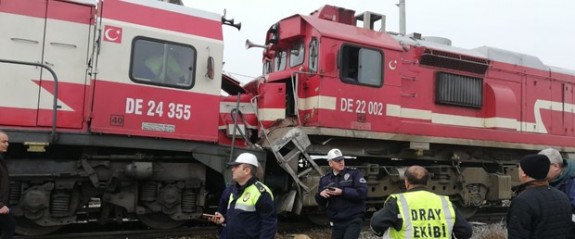 Sivas'ta iki tren çarpıştı