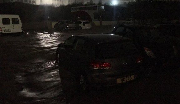 Girne'de otelleri su bastı