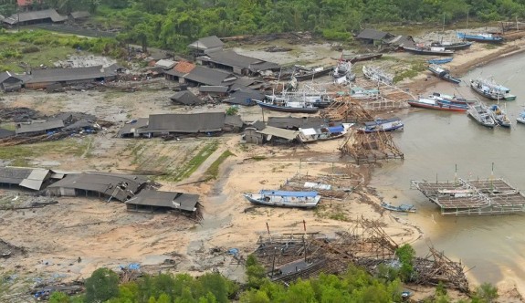 Tsunami faciasında ölü sayısı 373'e yükseldi