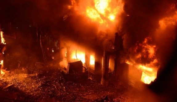 Bangladeş'te tarihi bölgede yangın: 69 ölü