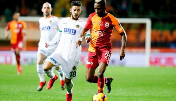 Galatasaray Alanya'da yara aldı