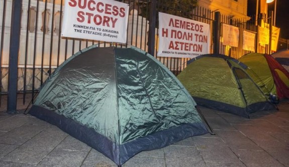 Limasol Kaymakamlığı önünde çadır eylemi yaptılar