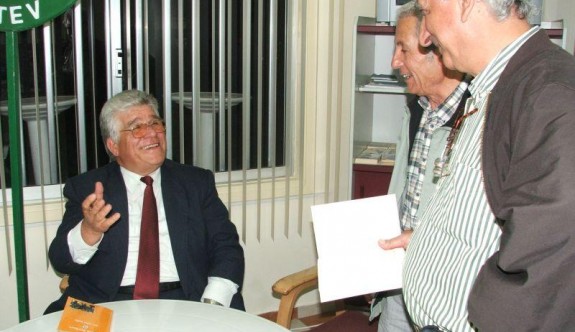 “Kıbrıs Türk Edebiyat Tarihi” yazılıyor