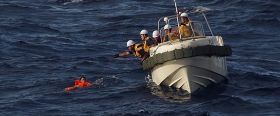 Çin'de yolcu teknesi battı: 10 ölü