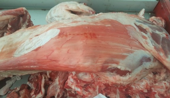 Vadili'de kaçak 350 kg kuzu eti ele geçirildi