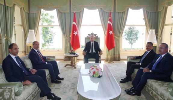 Erdoğan köşkte Tatar ve Özersay'ı kabul etti