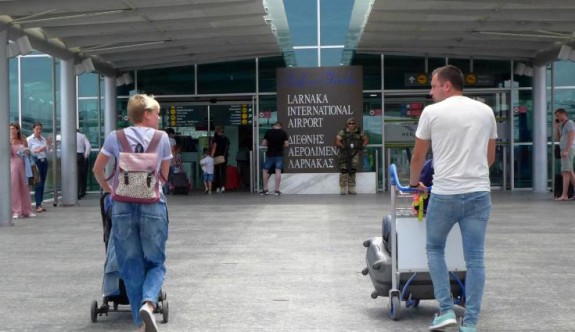 Güney Kıbrıs’ta uçak bileti fiyatları tavan yaptı