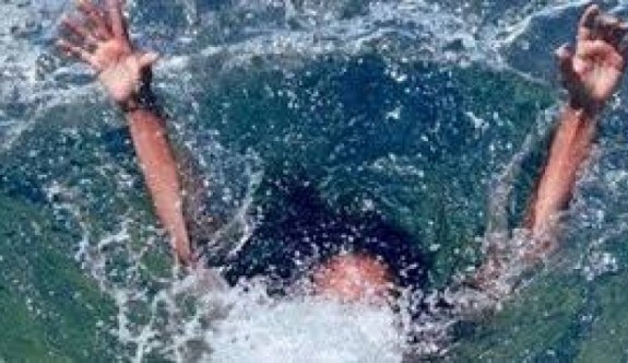 Biri çocuk dört kişi boğulma tehlikesi geçirdi