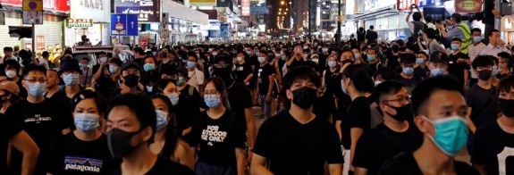 Hong Kong'da protestolar sonuç verdi