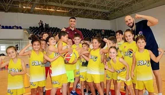 Küçük basketbolcular, Erten Gazi ile buluştular