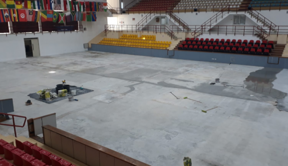 Lala Mustafa Spor Sarayı zemini değiştiriliyor