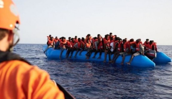 Libya açıklarında göçmenleri taşıyan gemi battı, 150 kişi ölmüş olabilir