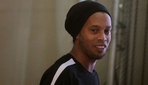 Ronaldinho'nun başı borçlarıyla dertte