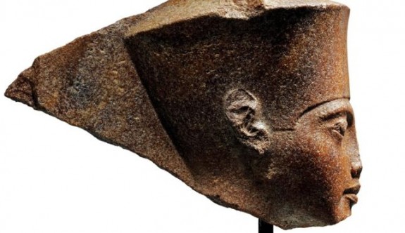 Tutankamon'un 3 bin yıllık büstü açık artırmada satıldı