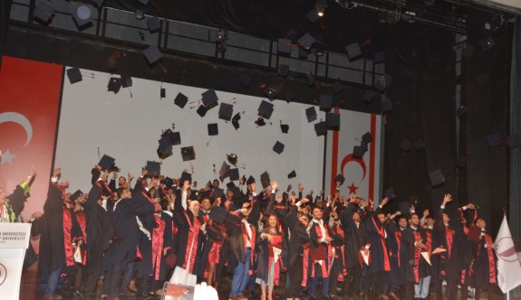 YDÜ İnşaat ve Çevre Mühendisliği mezunları diplomalarını aldı