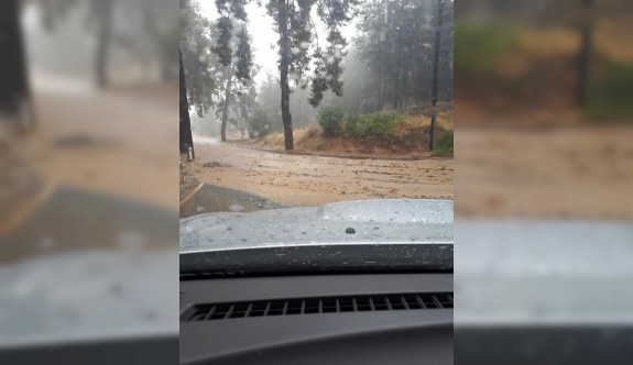 Trodos'ta şiddetli yağış hayatı felç etti